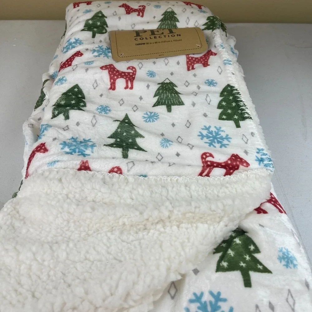 Berkshire Pet Collection Christmas Throw Blanket 50x60 Sherpa Dogs Trees Snow